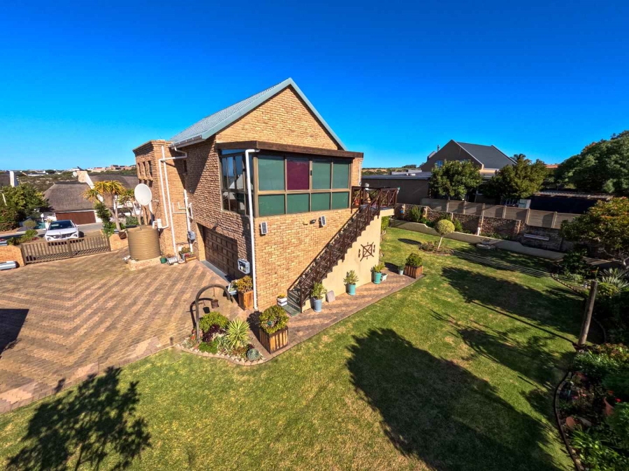 5 Bedroom Property for Sale in Stilbaai Wes Western Cape